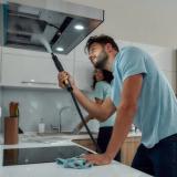 Zakaj iz kuhinjske nape prihaja neprijeten vonj in kako to odpraviti Zakaj iz kuhinjske nape prihaja neprijeten vonj in kako to odpraviti