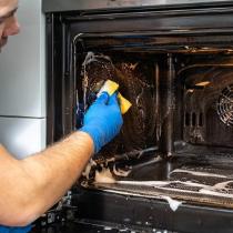 Kako očistiti zažgano pečico