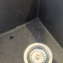 Kako preprečiti in odstraniti praske na pomivalnem koritu (inox in granit/umetna masa)?