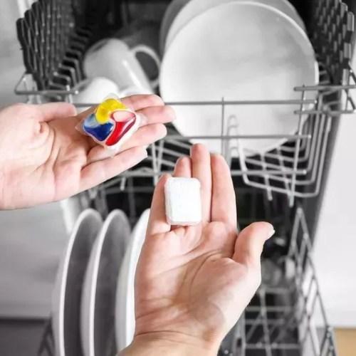 Pomivalni stroj – tablete ali gel ? Kaj izbrati za najboljši rezultat