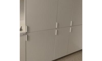 Montaža vgradnega hladilnika z zamrzovalnikom–škarjasti sistem odpiranja