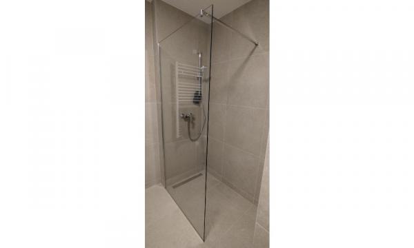Montaža fiksne steklene tuš stene (Walk-in tuš)